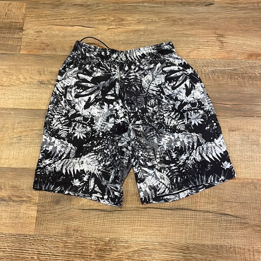Men’s lulu lemon shorts